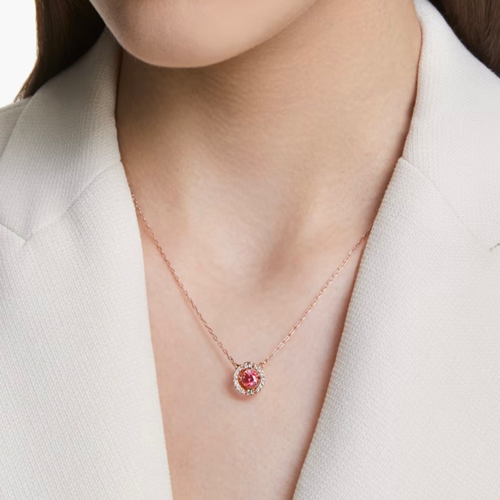 🆕 Swarovski Sparkling Dance Necklace in Red Round Cut Rose Gold